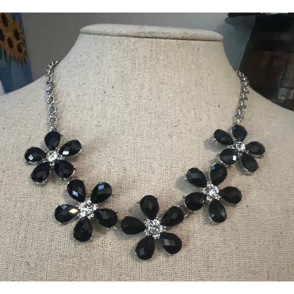 Paparazzi Floral Fun Black Flower and Rhinestone Silver tone Short Necklace - Picture 1 of 4